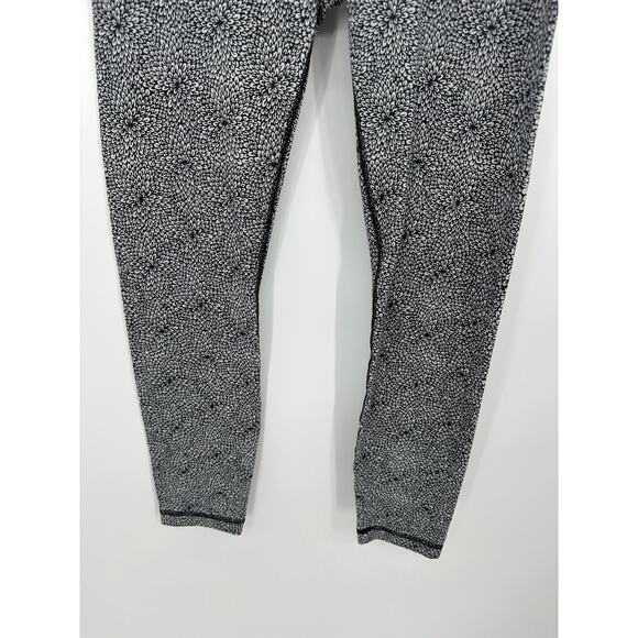 Lululemon Black White Floral Print Pull On Activewear Leggings Women's Size 4 - Picture 3 of 9